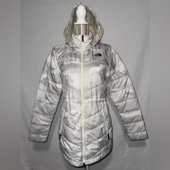 The North Face Women's Puffer Jacket - - Picture 3 of 15